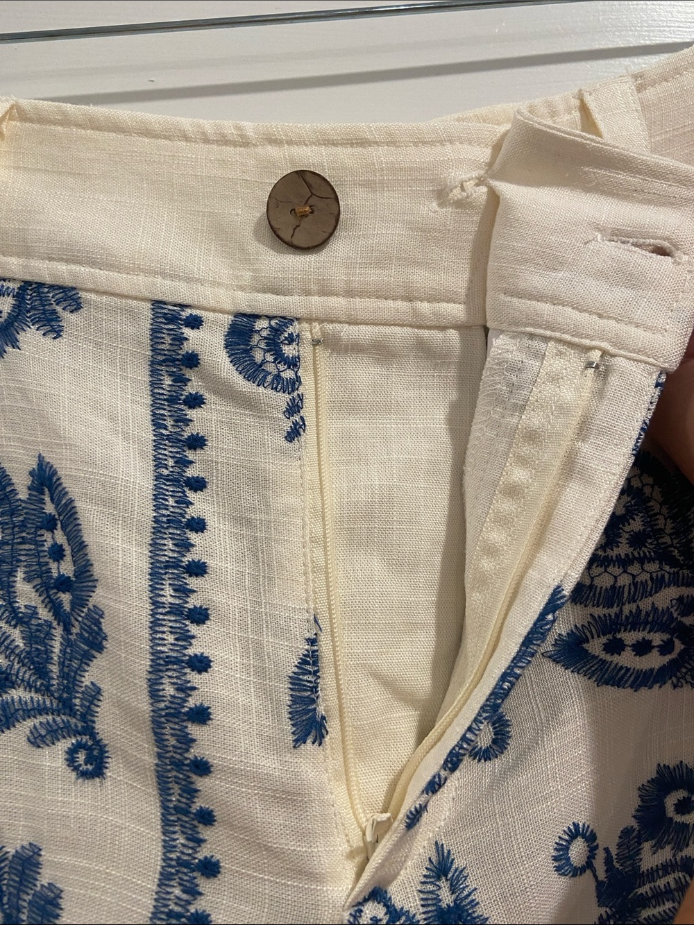 Joie Cream Wide-Leg Printed Ankle Pants with Blue Motif - Picture 3 of 5